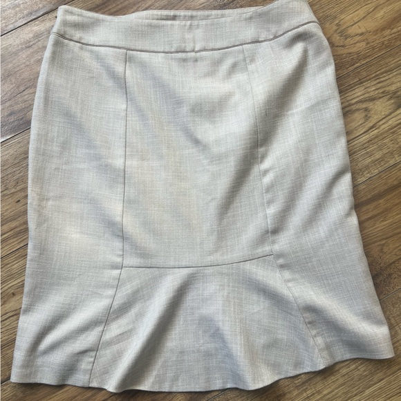 (8) White House Black Market beige skirt - Picture 2 of 8